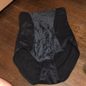 Maidenform size 6 shapewear